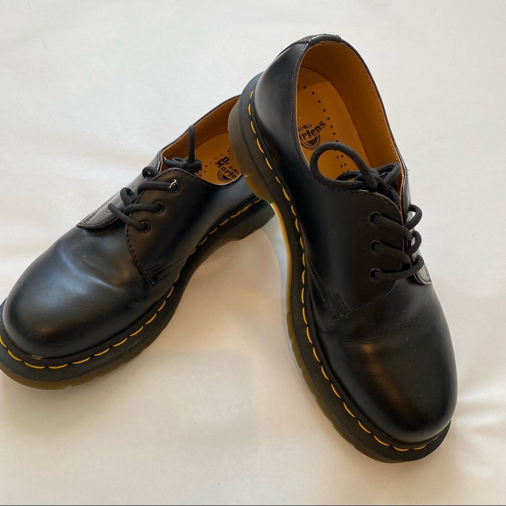 Women’s Black Dr. Martens low cut lace up shoes US size 7